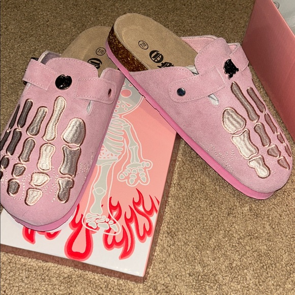 NWT Octavious Marks ‘Crème Rose’ Fish Skeleton Clogs SOLD OUT ON SITE - Picture 4 of 6